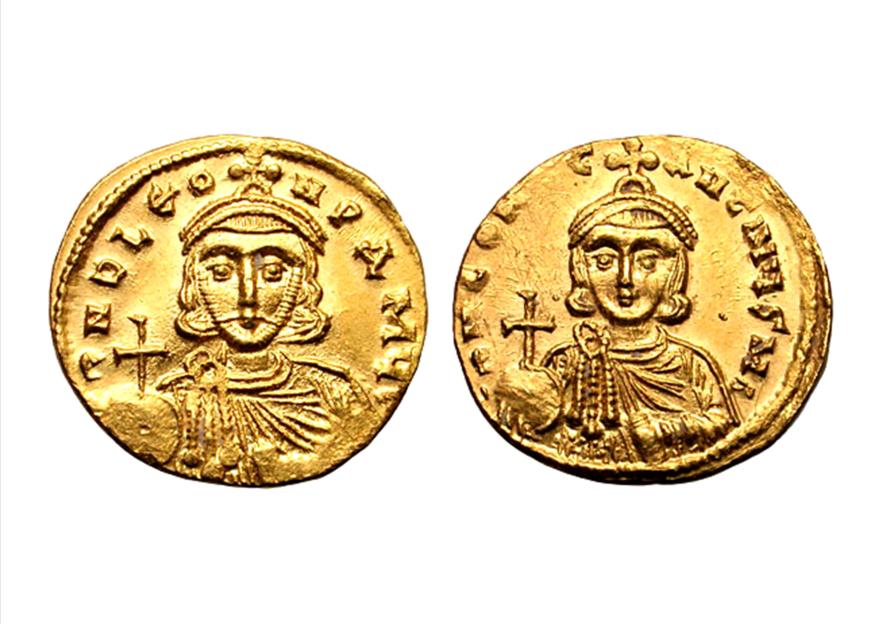 ΠΛΟΥΤΟΣ, ΠΛΟΥΣΙΟΙ&ΕΚΚΛΗΣΙΑ  06-Χρυσό νόμισμα (σόλιδος) που από τη μία  πλευρά αναπαριστά τον Αυτοκράτορα  Λέοντα Γ' τον Ίσαυρο και από την άλλη τον  γυιό του και διάδοχό του στον θρόνο, τον  Κωνσταντίνο Ε' τον Κοπρ.jpg